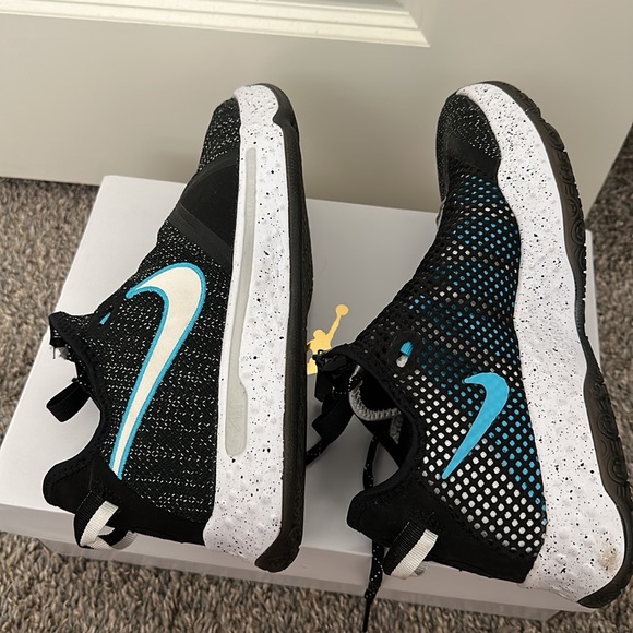 Nike Air Strobel men’s size 9.5 sneaker - Picture 5 of 6